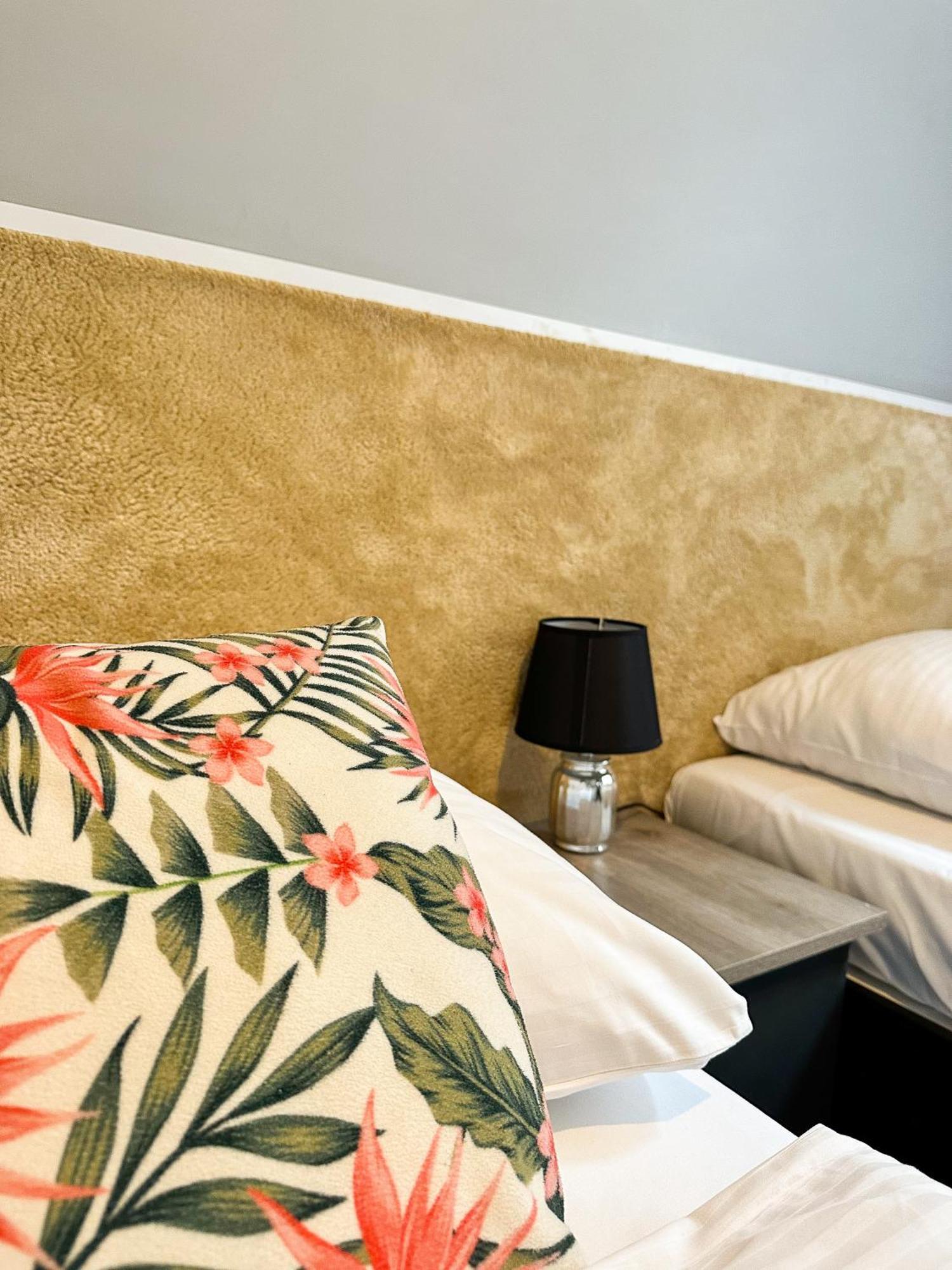 Expolis Residence - City Center Mtp Targi - 24H #Betterthanyourex Poznań Buitenkant foto