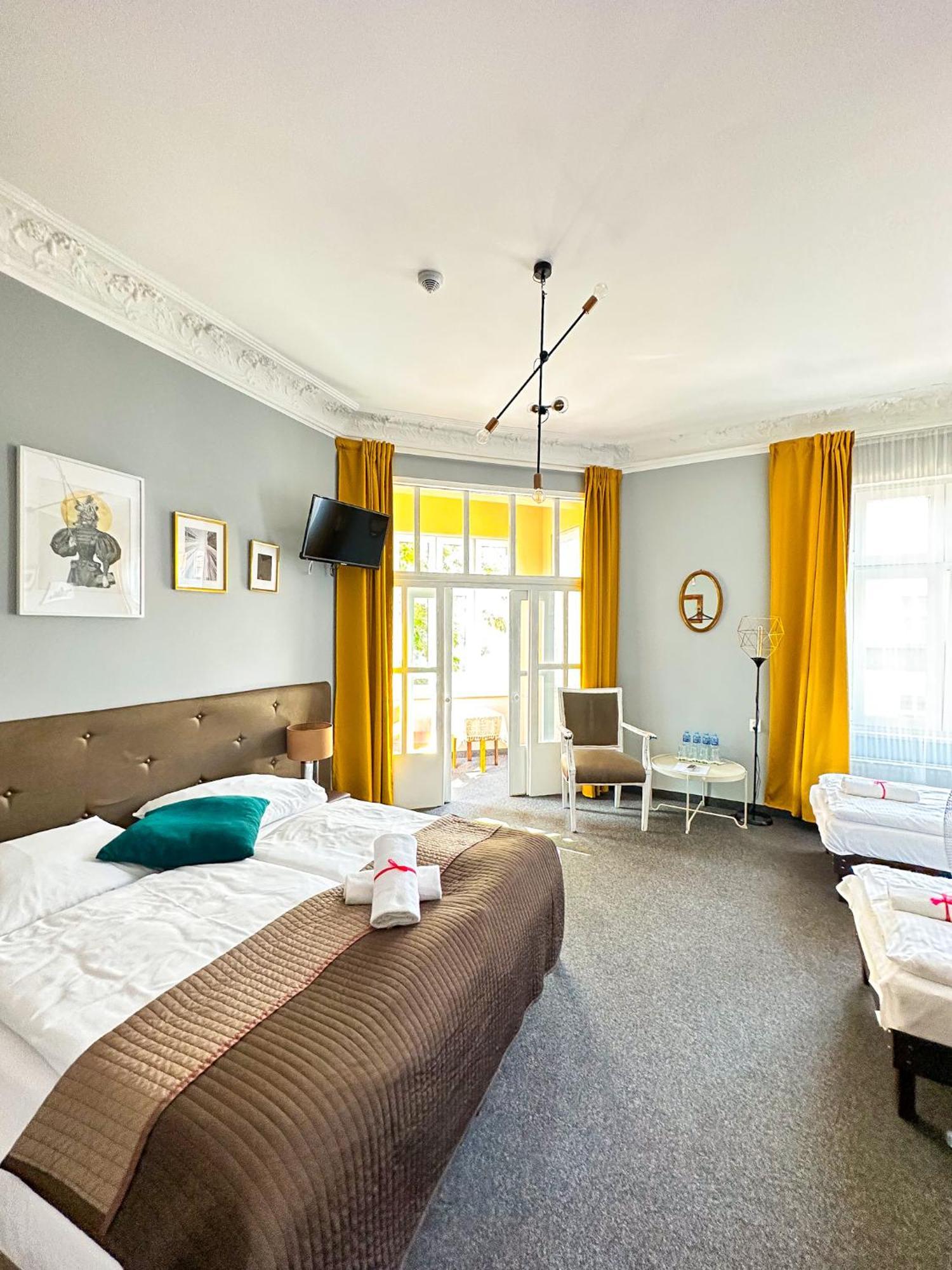 Expolis Residence - City Center Mtp Targi - 24H #Betterthanyourex Poznań Buitenkant foto