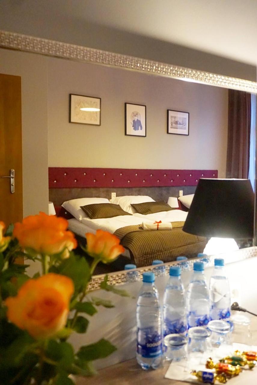 Expolis Residence - City Center Mtp Targi - 24H #Betterthanyourex Poznań Buitenkant foto